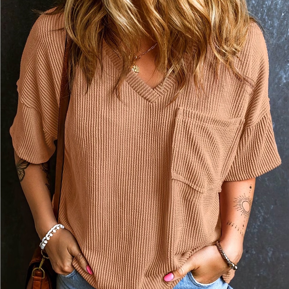 Women’s Ribbed V-Neck Pocket Top - Camel